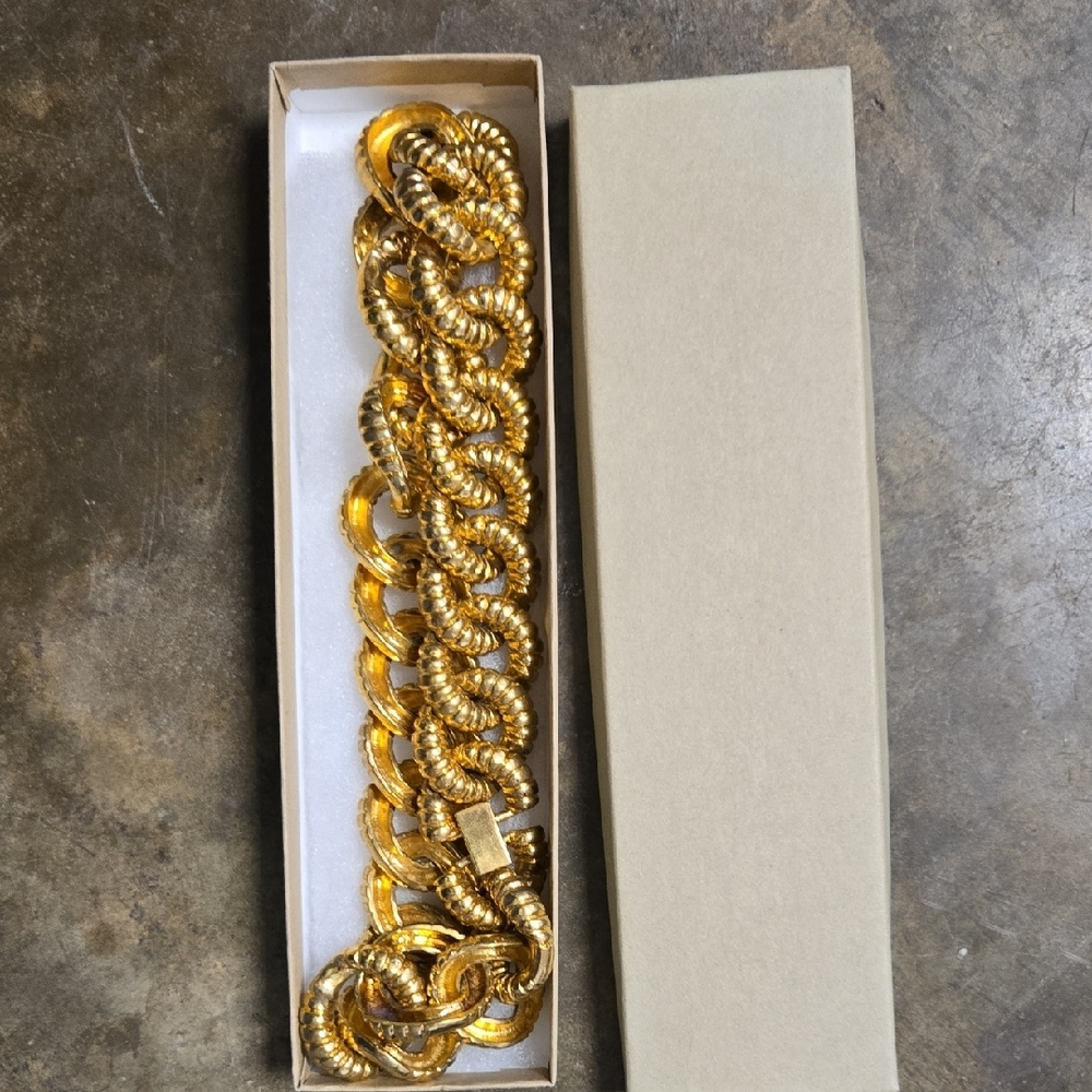 Source Unknown Gold Necklace Bold Design